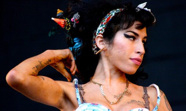 Amy Winehouse. Foto: Fionn Kidney, https://www.flickr.com/photos/fyunkie/2669386468, CC BY 2.0.