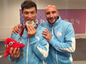 Fernando Vázquez y su acompañante Bruno Zanacchi en los Juegos Paralímpicos de París 2024