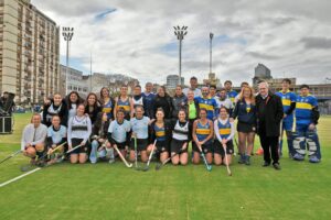 Foto del día de la inauguración de la cancha, donde participaron el un partido amistoso ex leonas y leones