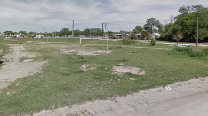 La cancha donde se encontraba la víctima antes del ataque. (Foto: gentileza ElDoceTV)